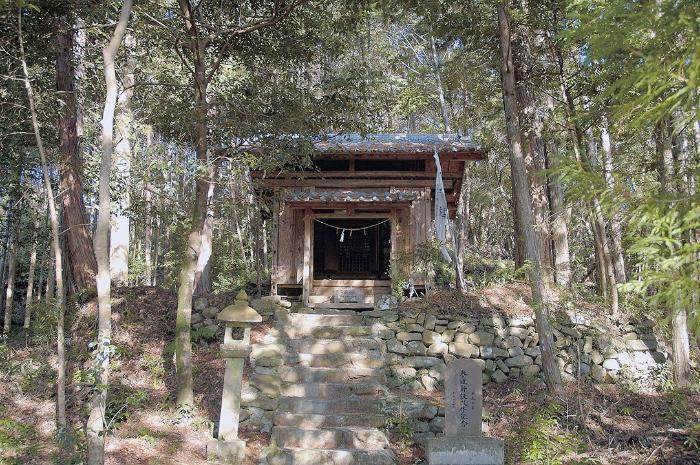 多良木町大字久米に建つ久米治頼神社の写真。